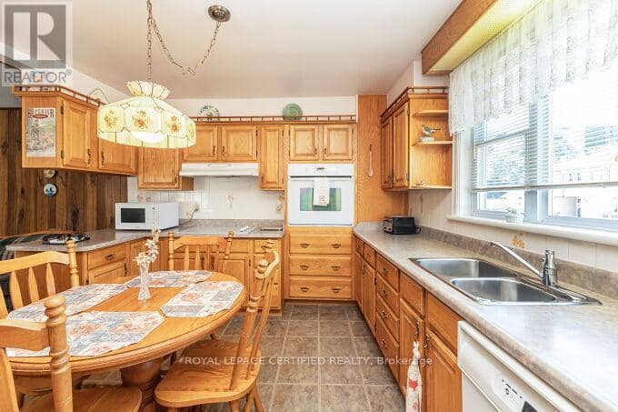 21 Denison Avenue — photo 11 of 40