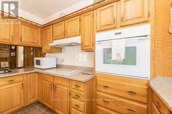 21 Denison Avenue — photo 12 of 40