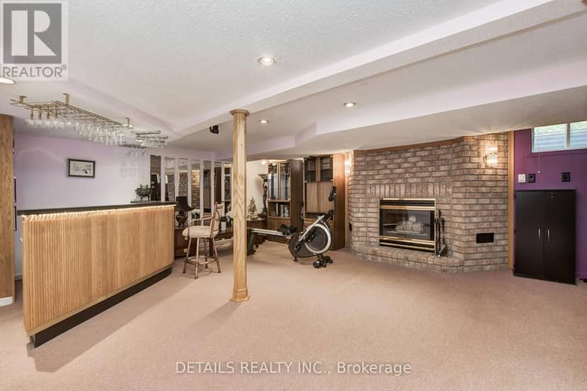 4388 Whittaker Crescent — photo 36 of 40