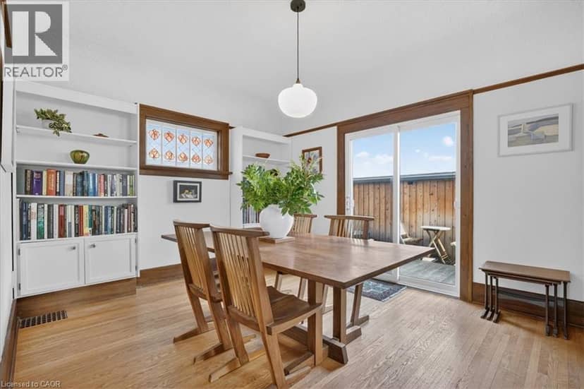 859 QUEEN'S Boulevard — photo 7 of 31