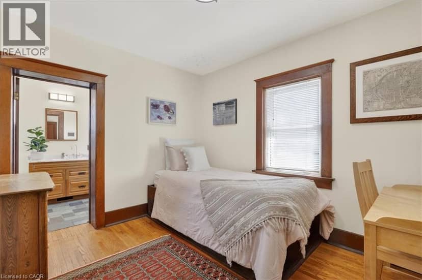 859 QUEEN'S Boulevard — photo 15 of 31