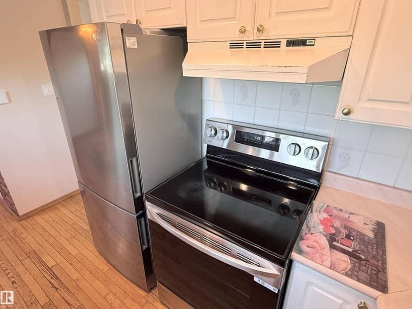 975 Millbourne Rd E NW — photo 17 of 40