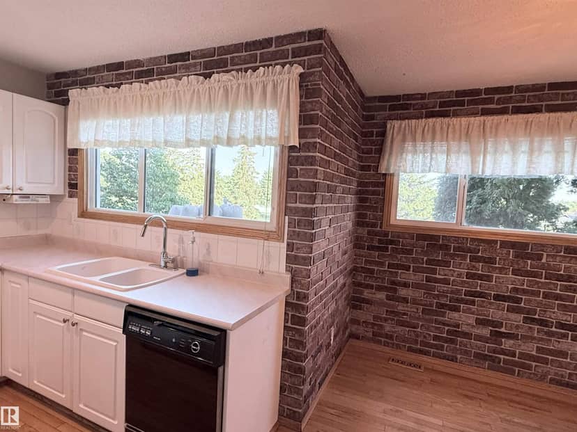 975 Millbourne Rd E NW — photo 18 of 40