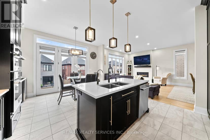 130 Pondcliffe Drive — photo 18 of 40