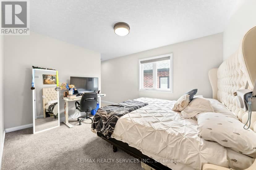 130 Pondcliffe Drive — photo 34 of 40