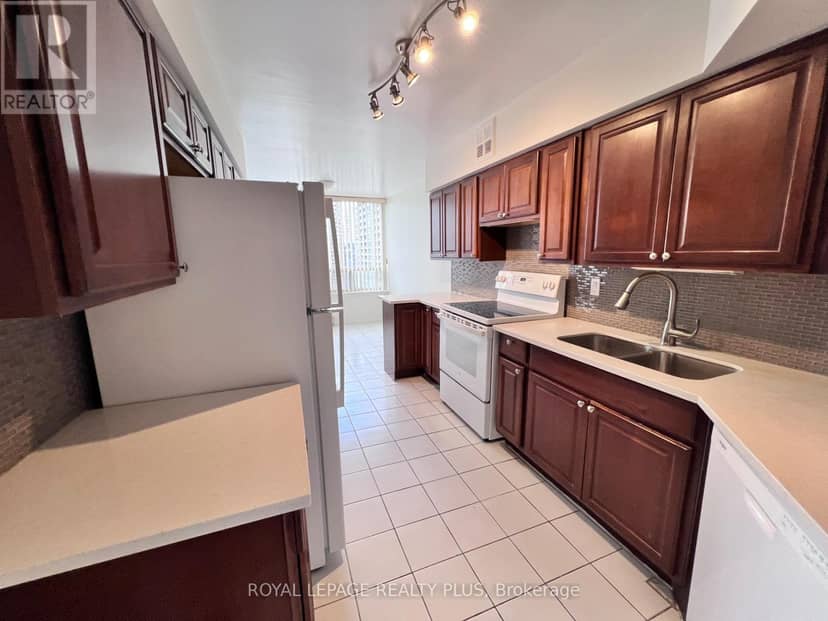 1714 - 30 Greenfield Avenue — photo 18 of 26