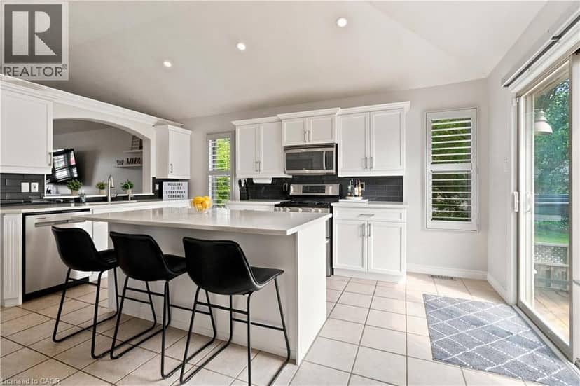 33 STRATFORD Terrace — photo 11 of 40