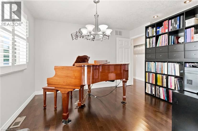 33 STRATFORD Terrace — photo 14 of 40