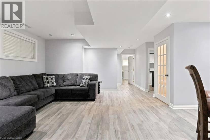 33 STRATFORD Terrace — photo 23 of 40