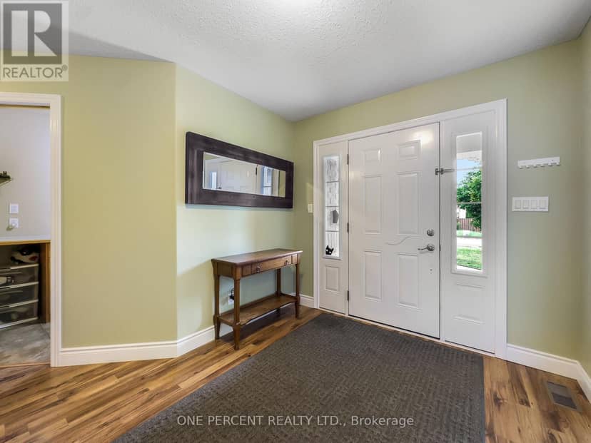 4 Jason Crescent — photo 5 of 40