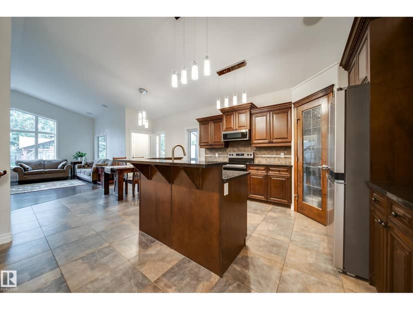 2410 Warry Pl SW — photo 11 of 40