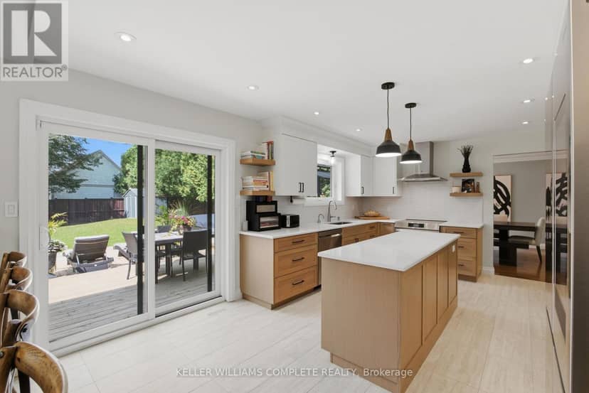 27 John Martin Crescent — photo 11 of 40