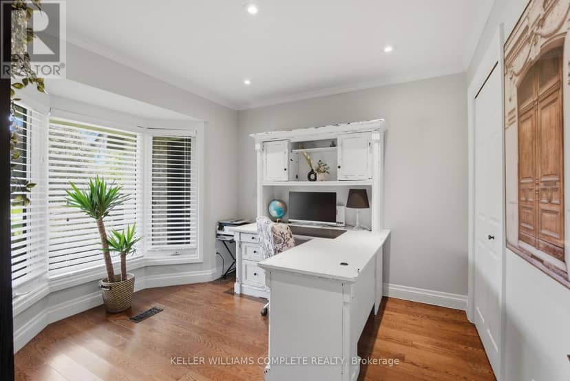 27 John Martin Crescent — photo 10 of 40