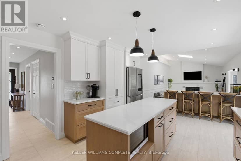 27 John Martin Crescent — photo 15 of 40