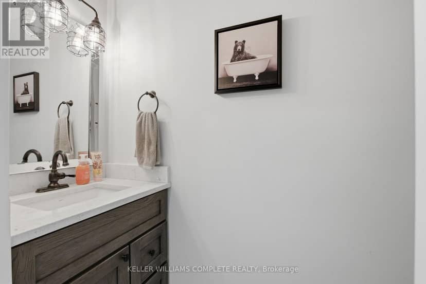 27 John Martin Crescent — photo 21 of 40