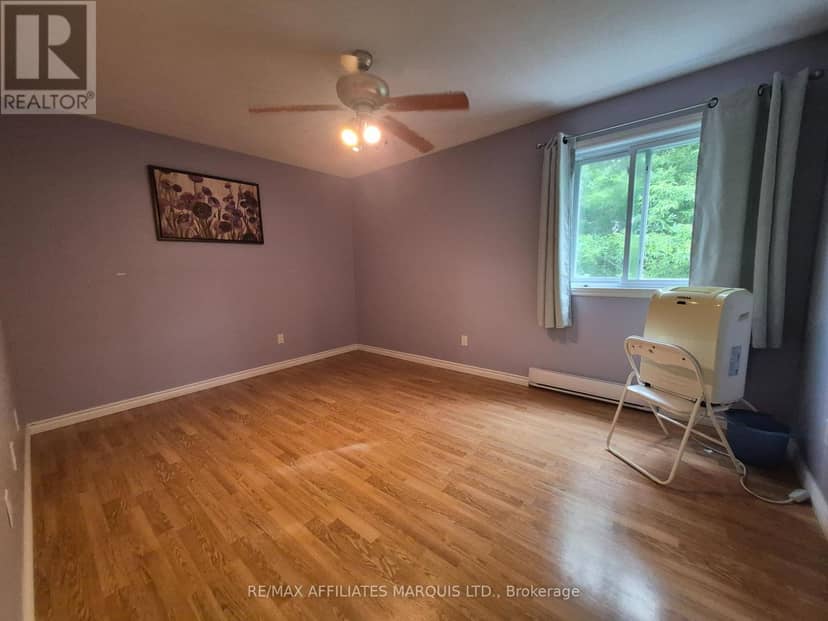 302 - 220 Kenyon Street W — photo 11 of 39