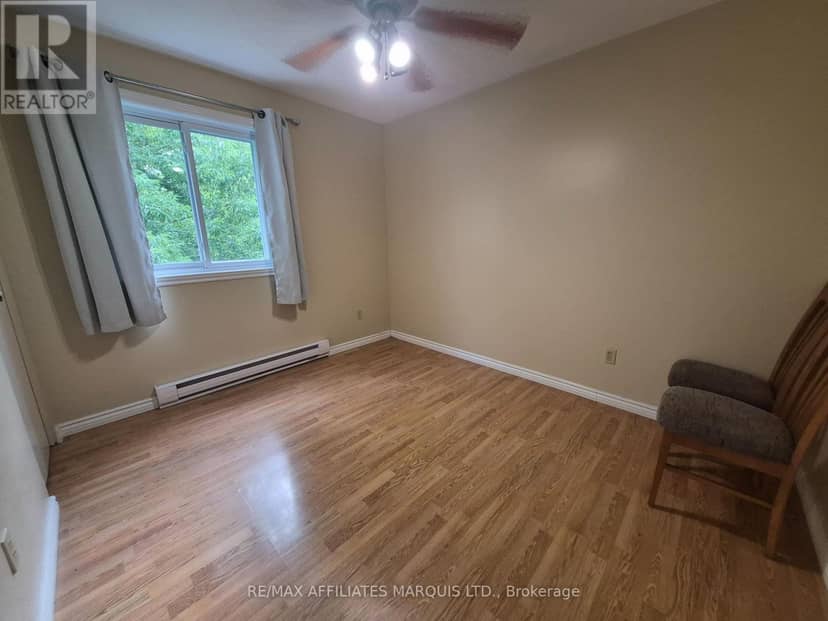 302 - 220 Kenyon Street W — photo 18 of 39