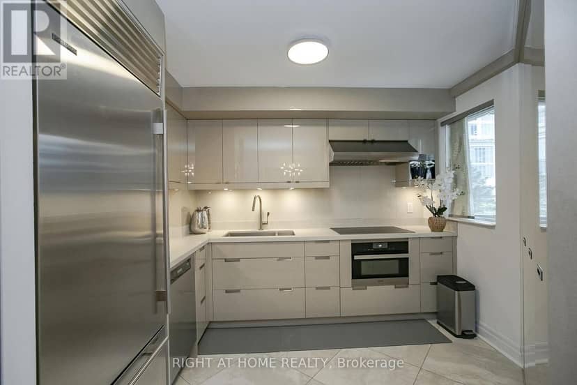 217 - 2119 Lake Shore Boulevard W — photo 18 of 40