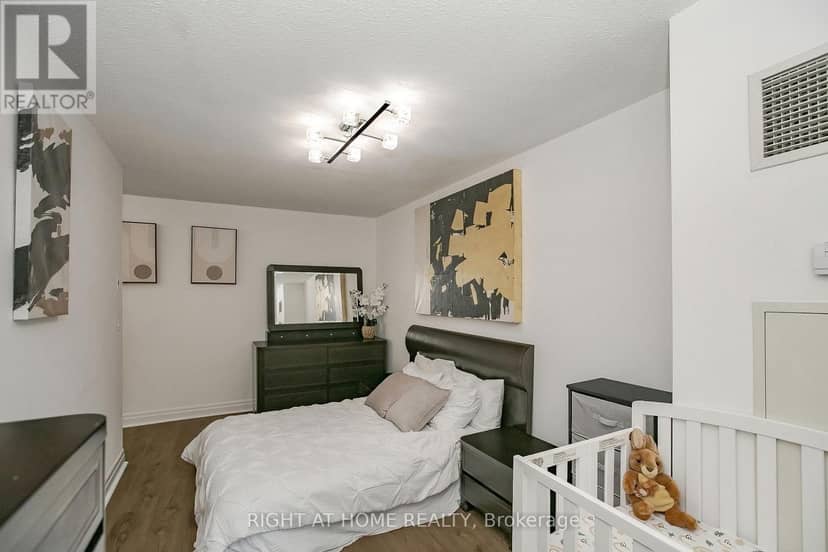 217 - 2119 Lake Shore Boulevard W — photo 30 of 40