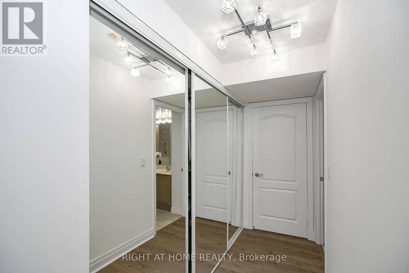 217 - 2119 Lake Shore Boulevard W — photo 31 of 40