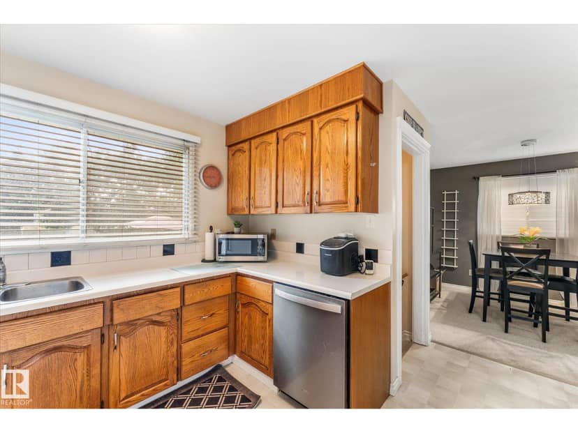 16807 98 Avenue NW NW — photo 15 of 40