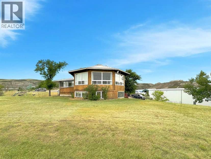 210 1 Street S, Drumheller, photo 2