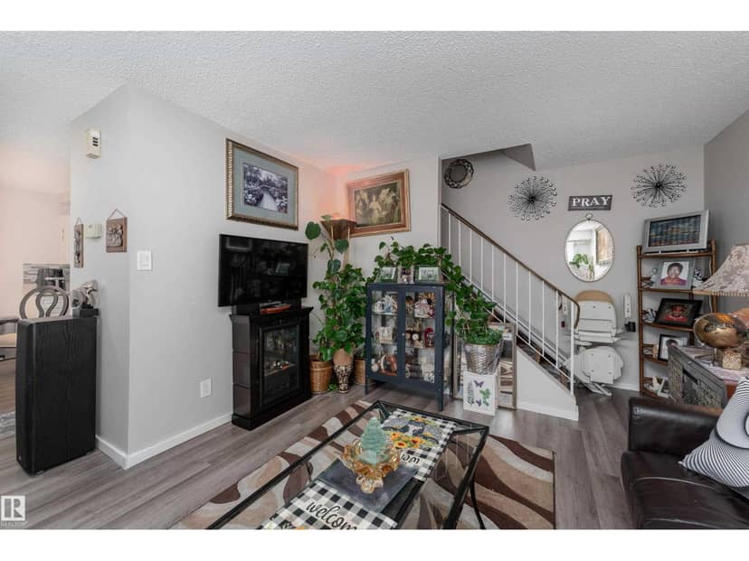 66 Willowdale Pl NW — photo 9 of 33