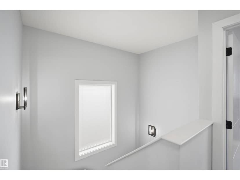 2122 37 AV NW — photo 15 of 40