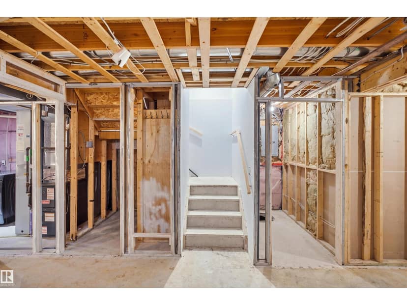 2122 37 AV NW — photo 28 of 40