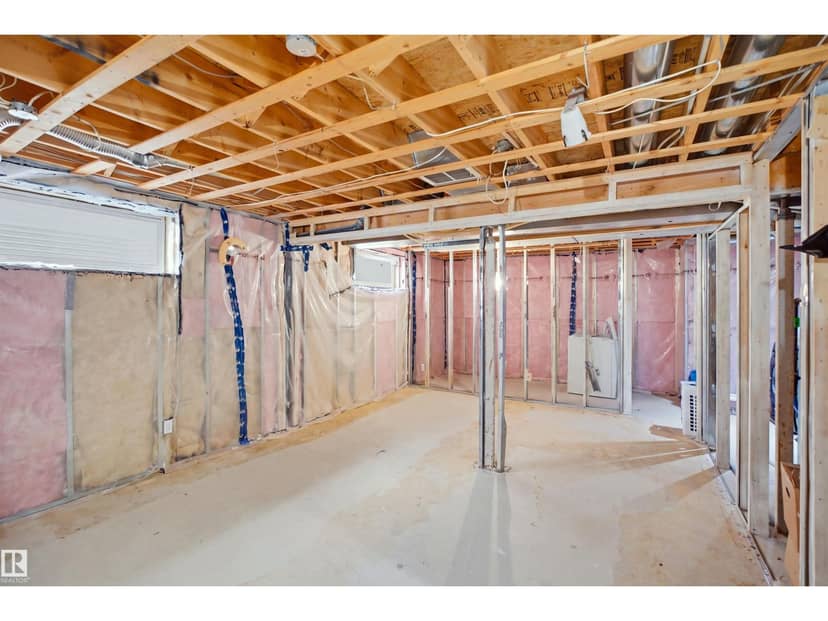 2122 37 AV NW — photo 30 of 40