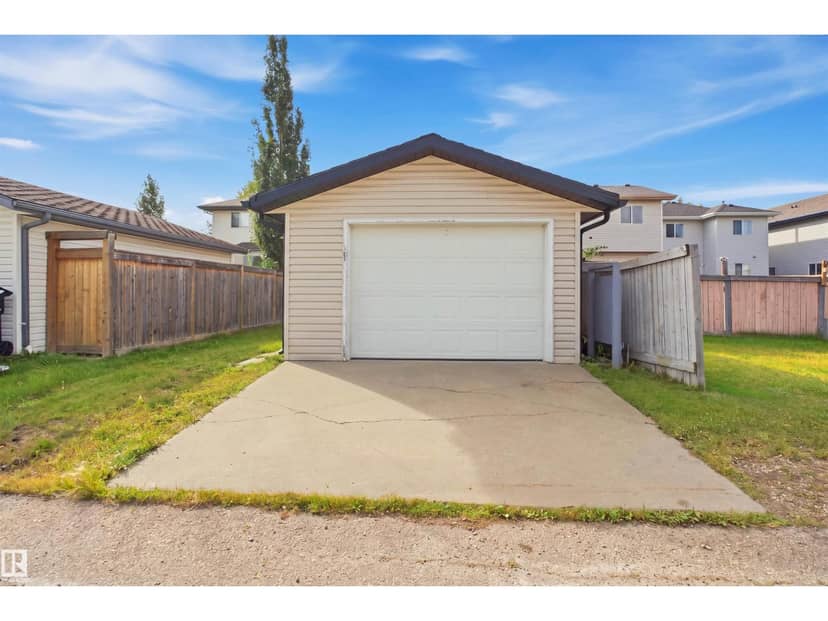 2122 37 AV NW — photo 36 of 40