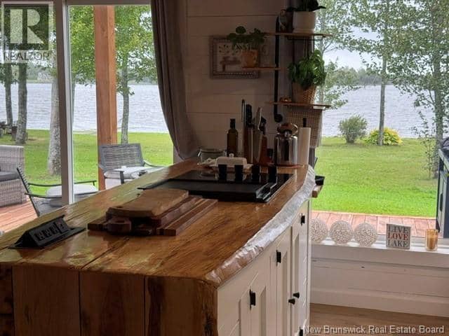 128 Sandy point — photo 4 of 18