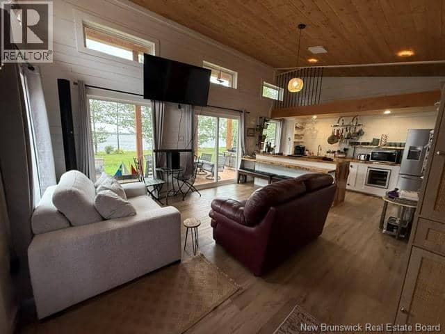 128 Sandy point — photo 2 of 18