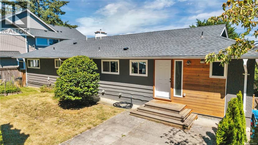 5620 Hammond Bay Rd — photo 1 of 40