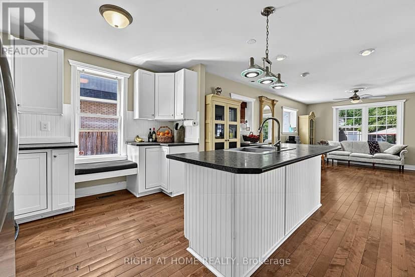 346 Bay Street — photo 8 of 26