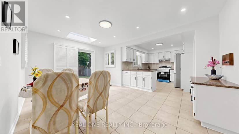 2027 Roy Ivor Crescent — photo 13 of 40