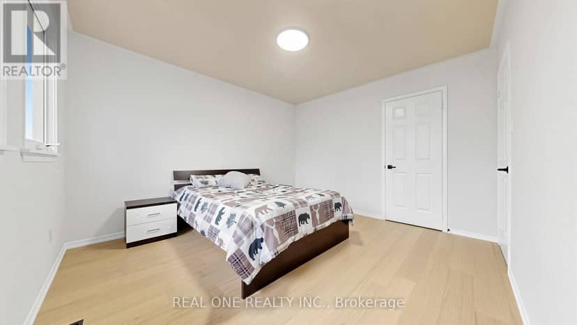 2027 Roy Ivor Crescent — photo 34 of 40