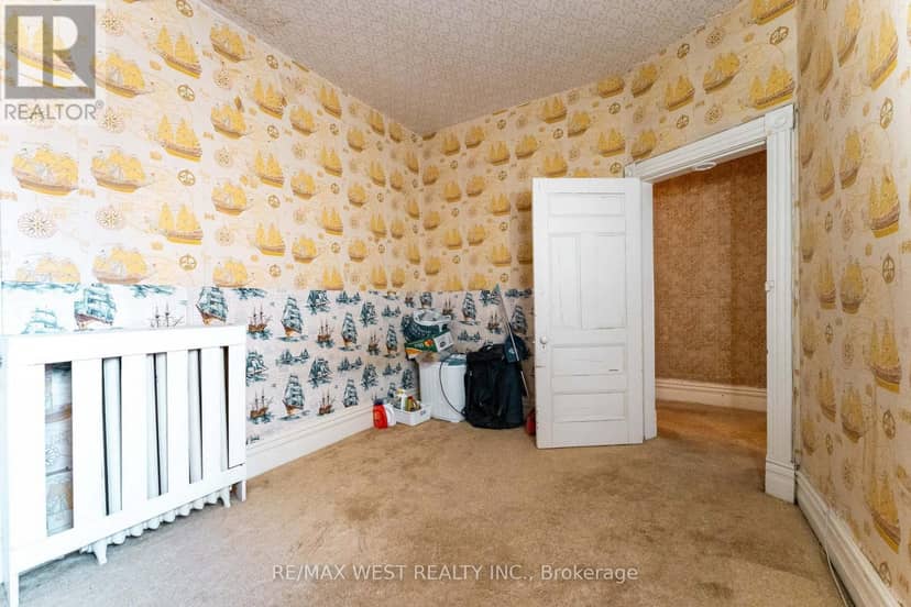 1311 King Street W — photo 21 of 40