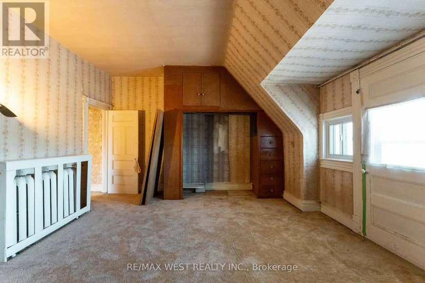 1311 King Street W — photo 32 of 40