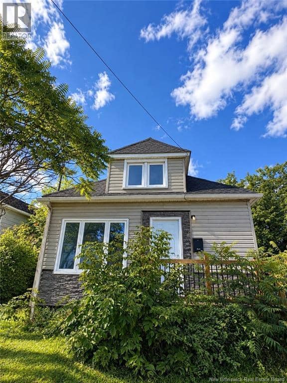 9 Clinton — photo 1 of 11