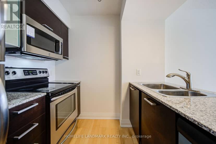 1508 - 38 Grenville Street — photo 11 of 31