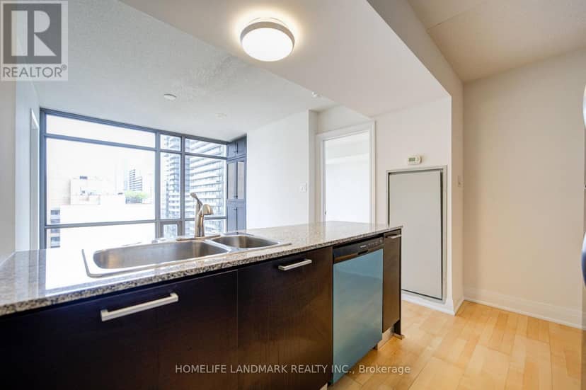 1508 - 38 Grenville Street — photo 12 of 31