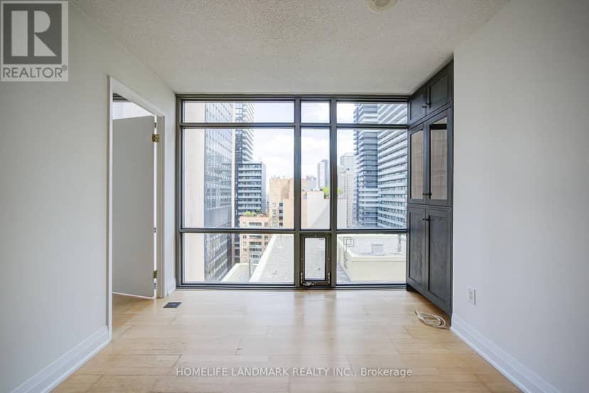 1508 - 38 Grenville Street — photo 13 of 31