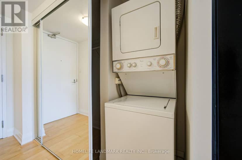1508 - 38 Grenville Street — photo 24 of 31