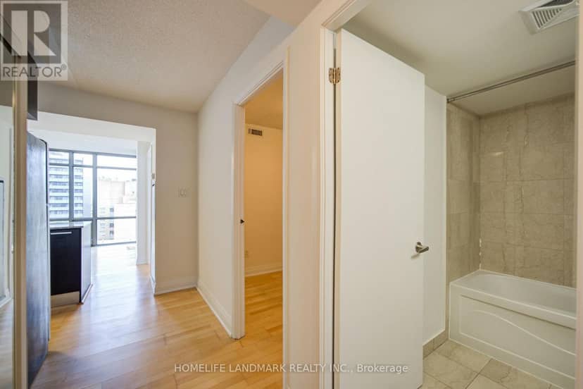 1508 - 38 Grenville Street — photo 8 of 31