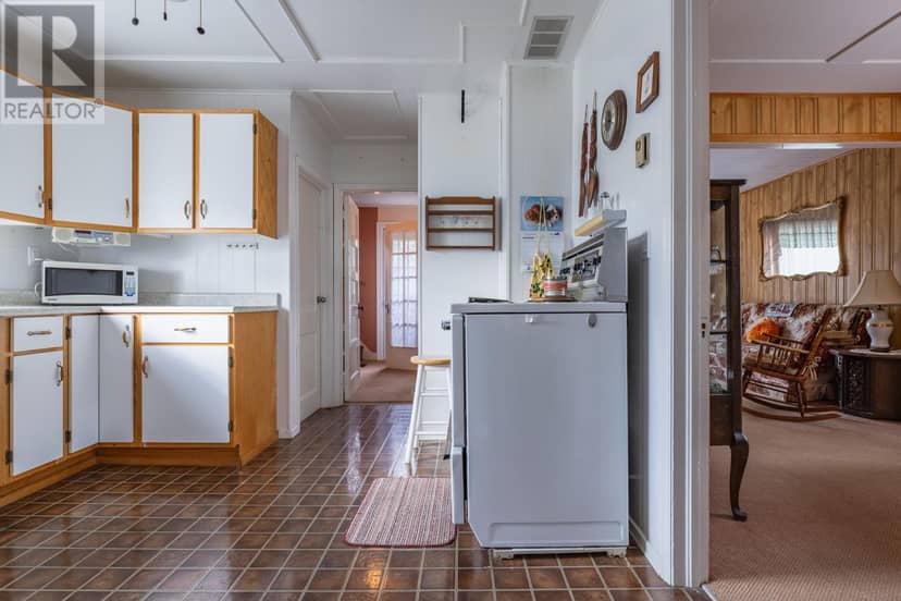 5 Tavenors Lane — photo 4 of 11