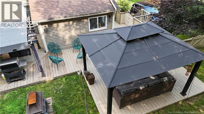 22 21e Avenue — photo 24 of 25