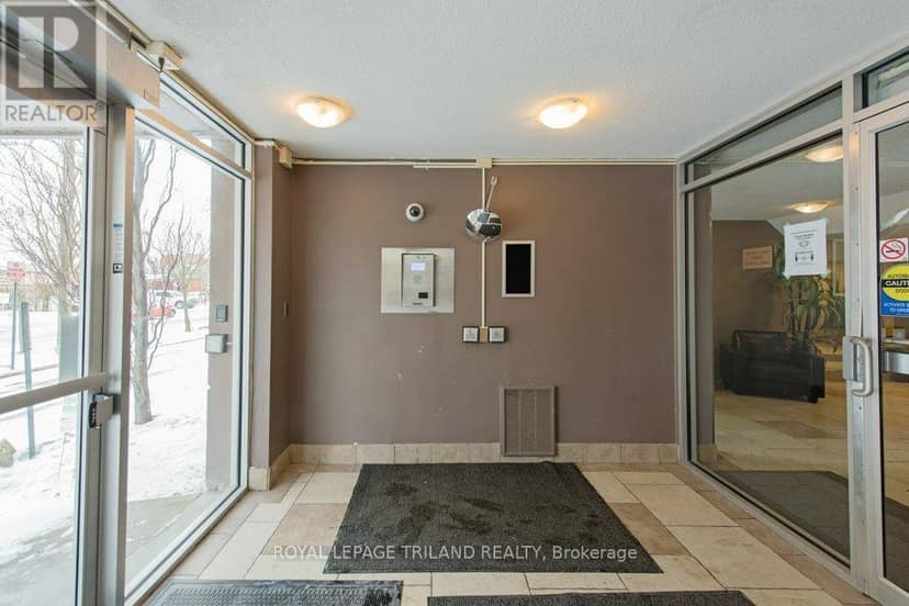 1105 - 155 Kent Street — photo 5 of 40