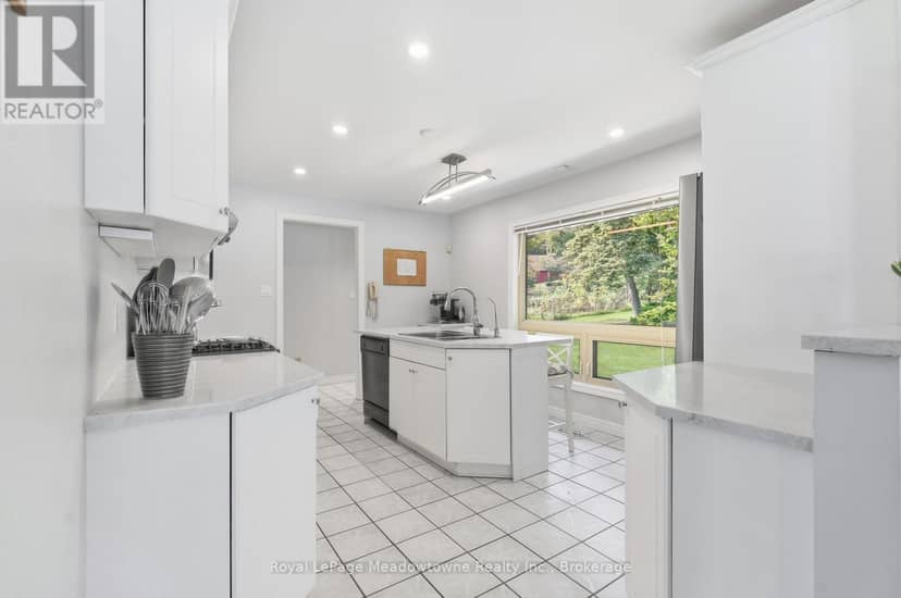 7053 Appleby Line — photo 16 of 40