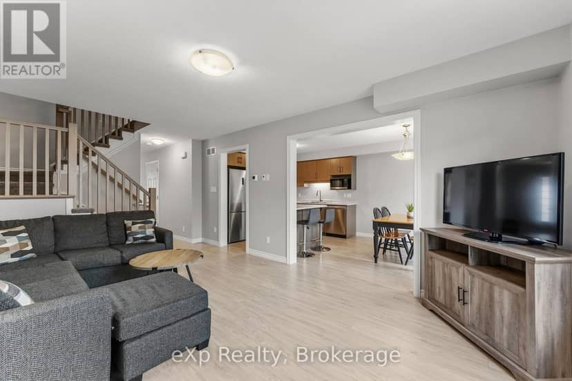 27 Robertson Drive — photo 14 of 40